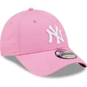 mutzen-gebogen-rosa-verstellbares-band-9forty-league-essential-der-new-york-yankees-mlb-von-new-era