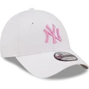 mutzen-gebogen-weiss-verstellbares-band-rosa-9forty-league-essential-der-new-york-yankees-mlb-von-new-era