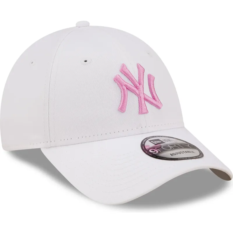 mutzen-gebogen-weiss-verstellbares-band-rosa-9forty-league-essential-der-new-york-yankees-mlb-von-new-era