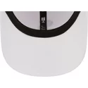casquette-courbee-blanche-ajustable-avec-logo-noir-9forty-league-essential-chicago-white-sox-mlb-new-era