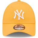 new-era-curved-brim-9forty-league-essential-new-york-yankees-mlb-light-orange-adjustable-cap