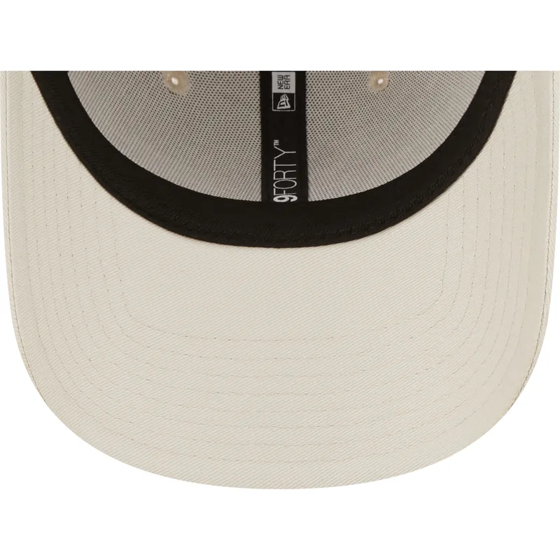 mutzen-gebogen-beige-verstellbares-band-9forty-league-essential-der-new-york-yankees-mlb-von-new-era