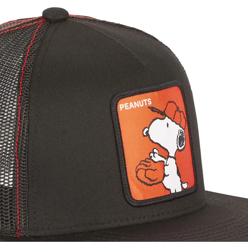 mutzen-flach-schwarz-snapback-snoopy-erdnusse-von-capslab