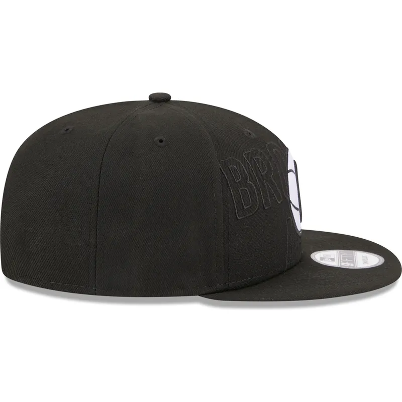 schwarze-flache-snapback-kappe-9fifty-draft-edition-2023-der-brooklyn-nets-nba-von-new-era schwarze-flache-snapback-kappe-9fifty-draft-edition-2023-der-brooklyn-nets-nba-von-new-era