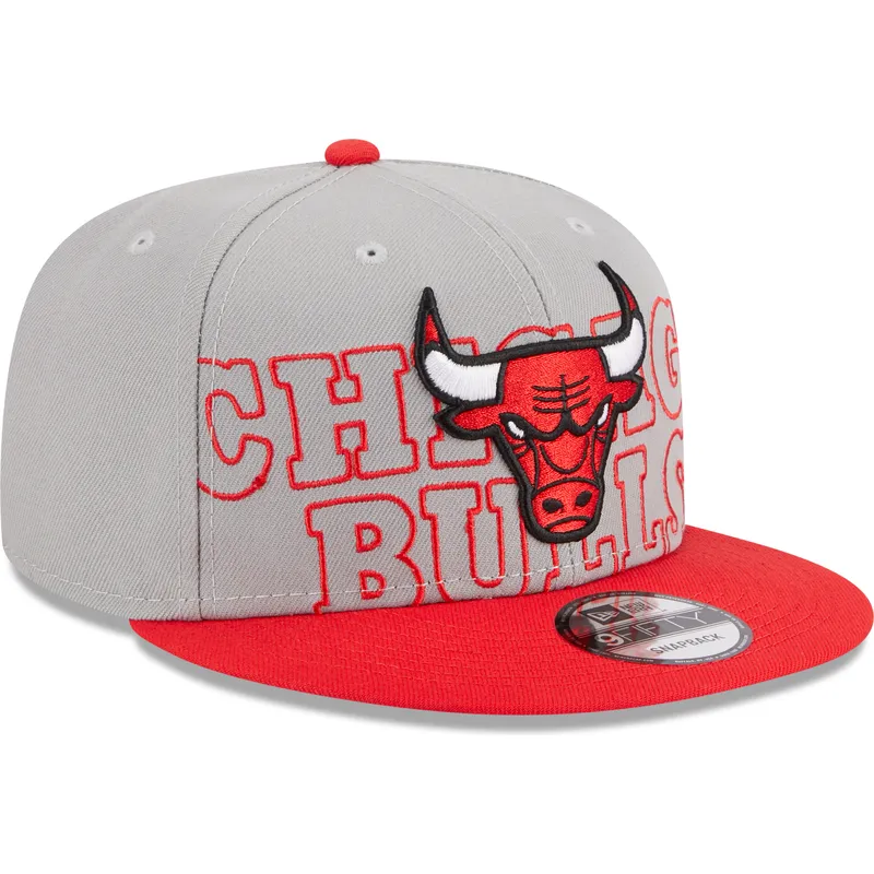 graue-und-rote-flache-snapback-kappe-9fifty-draft-edition-2023-von-chicago-bulls-nba-von-new-era graue-und-rote-flache-snapback-kappe-9fifty-draft-edition-2023-von-chicago-bulls-nba-von-new-era