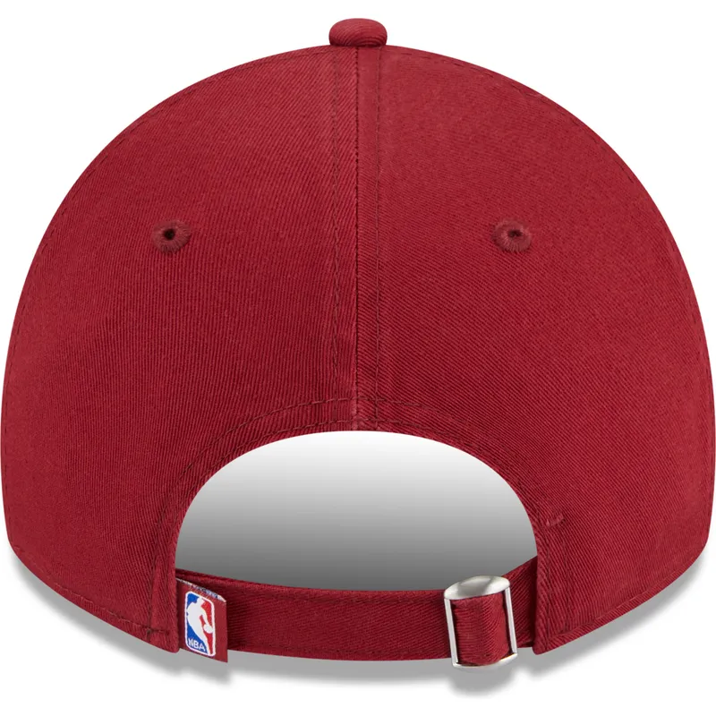 rote-verstellbare-gebogene-kappe-9twenty-draft-edition-2023-der-cleveland-cavaliers-nba-von-new-era