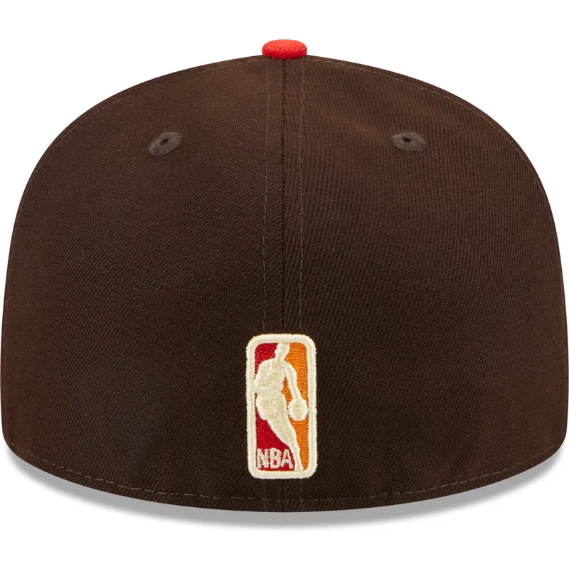 braune-und-rote-anliegende-59fifty-flatcap-the-elements-fire-pin-der-miami-heat-nba-von-new-era