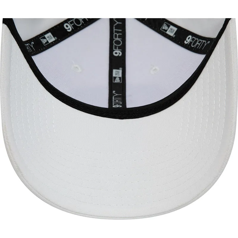weisse-verstellbare-curved-cap-9forty-repreve-von-tottenham-hotspur-football-club-premier-league-von-new-era