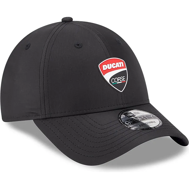 schwarze-verstellbare-curved-cap-9forty-ripstop-von-ducati-motor-motogp-von-new-era schwarze-verstellbare-curved-cap-9forty-ripstop-von-ducati-motor-motogp-von-new-era