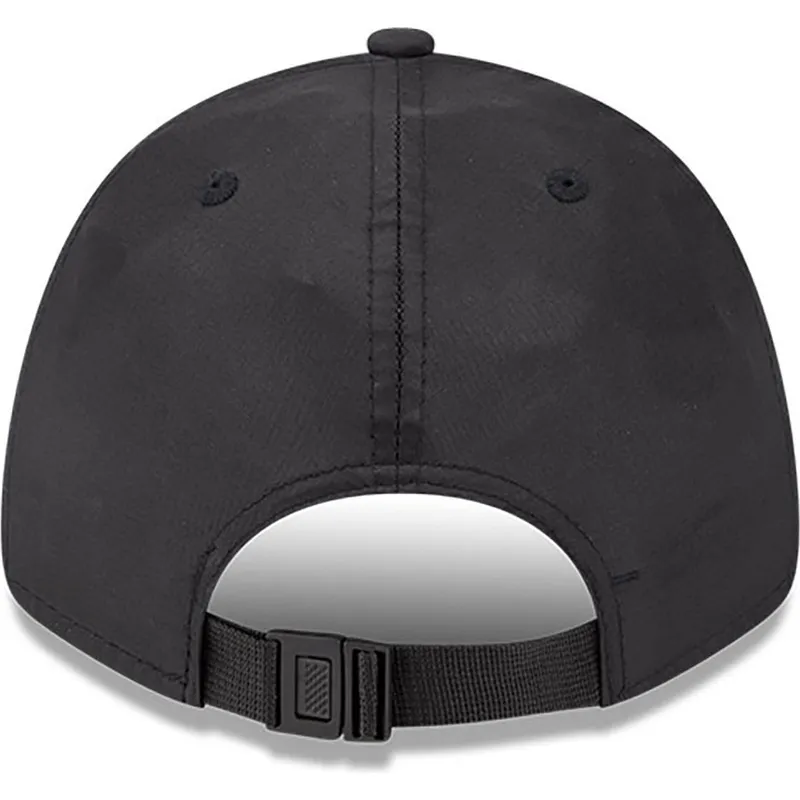schwarze-verstellbare-curved-cap-9forty-ripstop-von-ducati-motor-motogp-von-new-era schwarze-verstellbare-curved-cap-9forty-ripstop-von-ducati-motor-motogp-von-new-era
