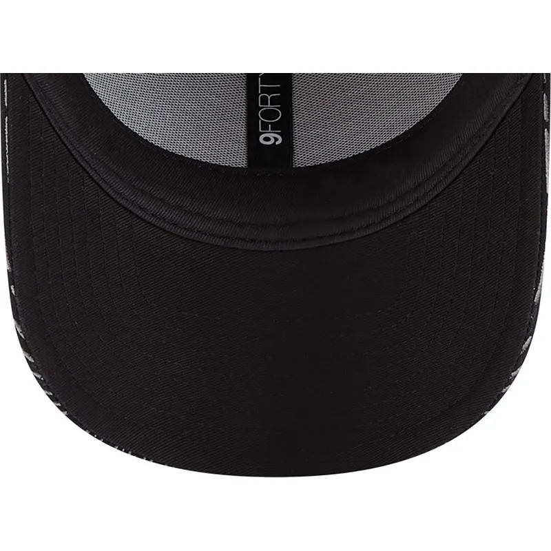 schwarze-verstellbare-curved-cap-9forty-reflective-visor-von-valentino-rossi-vr46-motogp-von-new-era