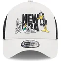 casquette-trucker-beige-a-frame-bugs-bunny-et-daffy-duck-looney-tunes-new-era