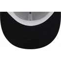 weisse-und-marineblaue-flache-snapback-kappe-mit-marineblauen-logo-9fifty-white-crown-patch-von-new-york-yankees-mlb-von-new-era