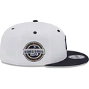 casquette-plate-blanche-et-bleue-marine-snapback-avec-logo-bleu-marine-9fifty-white-crown-patch-new-york-yankees-mlb-new-era