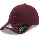 casquette-courbee-grenat-ajustable-avec-logo-grenat-9forty-repreve-new-york-yankees-mlb-new-era