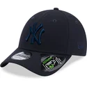 casquette-courbee-bleue-marine-ajustable-avec-logo-bleu-marine-9forty-repreve-new-york-yankees-mlb-new-era