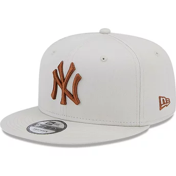 Casquette plate beige snapback avec logo marron 9FIFTY League Essential New York Yankees MLB New Era