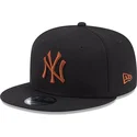 mutzen-flach-schwarz-snapback-marron-9fifty-league-essential-der-new-york-yankees-mlb-von-new-era