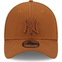 casquette-courbee-marron-ajustee-avec-logo-marron-39thirty-league-essential-new-york-yankees-mlb-new-era