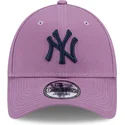mutzen-gebogen-violett-verstellbares-band-9forty-league-essential-der-new-york-yankees-mlb-von-new-era