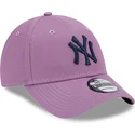 mutzen-gebogen-violett-verstellbares-band-9forty-league-essential-der-new-york-yankees-mlb-von-new-era