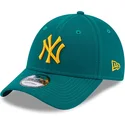 mutzen-gebogen-grun-verstellbares-band-9forty-league-essential-der-new-york-yankees-mlb-von-new-era