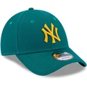 mutzen-gebogen-grun-verstellbares-band-9forty-league-essential-der-new-york-yankees-mlb-von-new-era