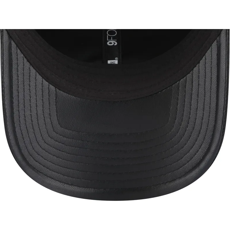 mutzen-gebogen-schwarz-verstellbares-band-9forty-leather-der-new-york-yankees-mlb-von-new-era