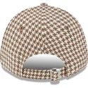 casquette-courbee-marron-et-blanche-ajustable-pour-femme-9forty-houndstooth-new-york-yankees-mlb-new-era