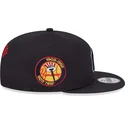 marineblaue-flache-snapback-kappe-mit-marineblauen-logo-9fifty-side-patch-script-der-new-york-yankees-mlb-von-new-era