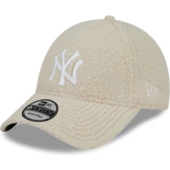 mutzen-gebogen-beige-verstellbares-band-9forty-teddy-der-new-york-yankees-mlb-von-new-era