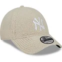 mutzen-gebogen-beige-verstellbares-band-9forty-teddy-der-new-york-yankees-mlb-von-new-era