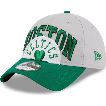 Casquette courbée grise et verte ajustable 9TWENTY Tip Off 2023 Boston Celtics NBA New Era