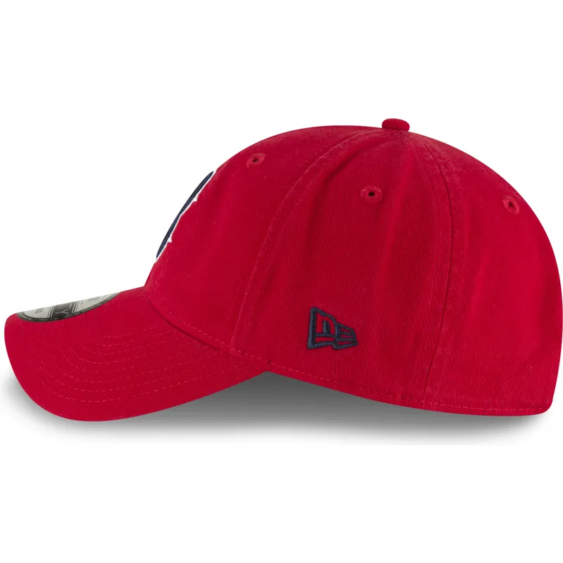 rote-verstellbare-curved-cap-mit-marineblauem-logo-9twenty-core-classic-der-boston-red-sox-mlb-von-new-era