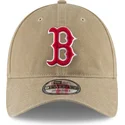 hellbraune-verstellbare-curved-cap-mit-rotem-logo-9twenty-core-classic-der-boston-red-sox-mlb-von-new-era