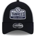 mutzen-gebogen-marineblau-snapback-9forty-stretch-snap-tab-der-new-york-yankees-mlb-von-new-era