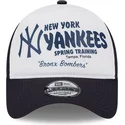casquette-trucker-blanche-et-bleue-marine-9forty-a-frame-team-new-york-yankees-mlb-new-era