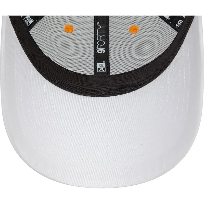 mutzen-gebogen-weiss-verstellbares-band-9forty-contrast-piping-der-mclaren-racing-formula-1-von-new-era