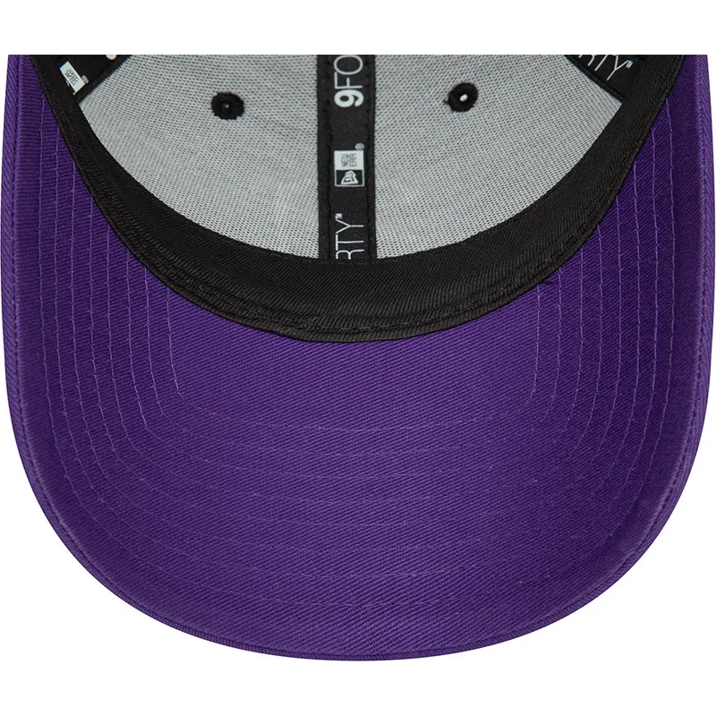 schwarze-und-violette-verstellbare-curved-cap-9forty-contrast-von-aprilia-piaggio-von-new-era schwarze-und-violette-verstellbare-curved-cap-9forty-contrast-von-aprilia-piaggio-von-new-era