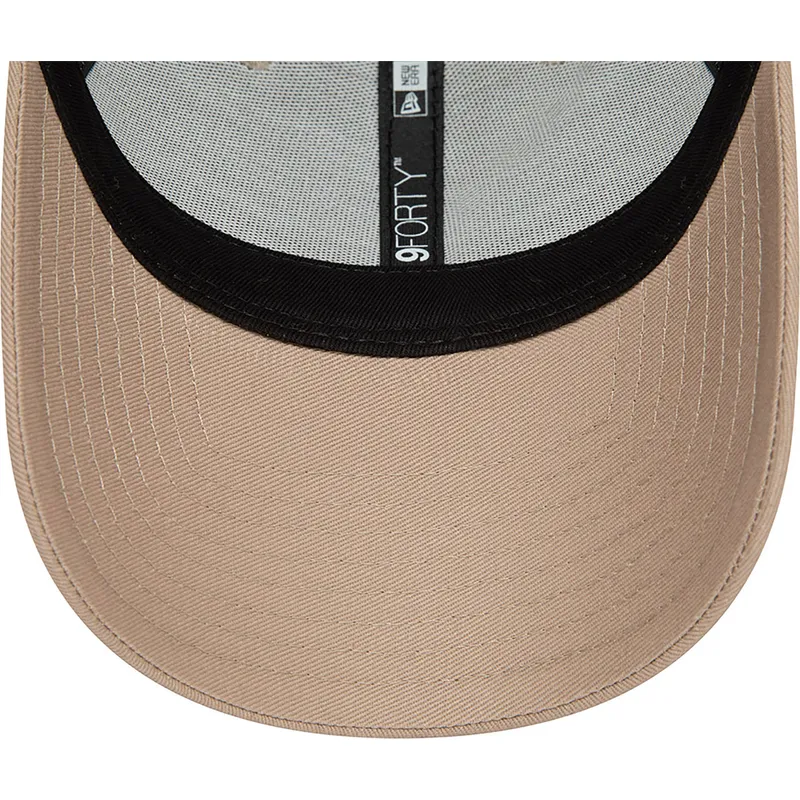 mutzen-gebogen-beige-snapback-9forty-seasonal-der-red-bull-racing-formula-1-von-new-era