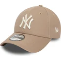 mutzen-gebogen-braun-verstellbares-band-claro-9forty-league-essential-der-new-york-yankees-mlb-von-new-era