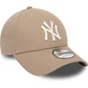 mutzen-gebogen-braun-verstellbares-band-claro-9forty-league-essential-der-new-york-yankees-mlb-von-new-era