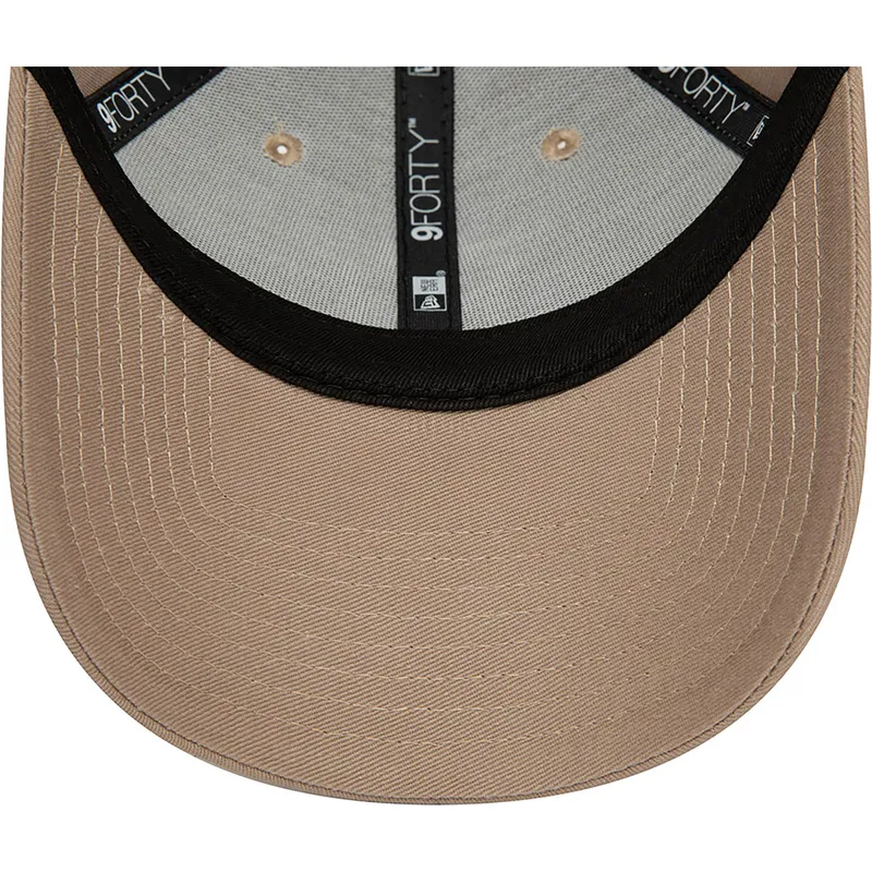 mutzen-gebogen-braun-verstellbares-band-claro-9forty-league-essential-der-new-york-yankees-mlb-von-new-era mutzen-gebogen-braun-verstellbares-band-claro-9forty-league-essential-der-new-york-yankees-mlb-von-new-era