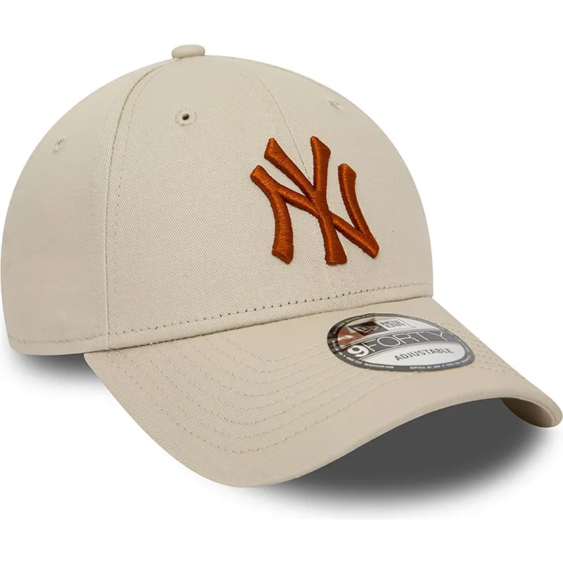 mutzen-gebogen-beige-verstellbares-band-marron-9forty-league-essential-der-new-york-yankees-mlb-von-new-era