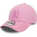 casquette-courbee-rose-ajustable-avec-logo-rose-9forty-league-essential-new-york-yankees-mlb-new-era