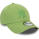 mutzen-gebogen-grun-verstellbares-band-9forty-league-essential-der-new-york-yankees-mlb-von-new-era