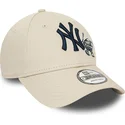 mutzen-gebogen-beige-verstellbares-band-9forty-food-character-der-new-york-yankees-mlb-von-new-era