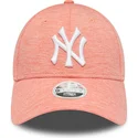 gebogene-rosa-verstellbare-damen-kappe-9forty-jersey-der-new-york-yankees-mlb-von-new-era