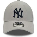 mutzen-gebogen-grau-verstellbares-band-9forty-diamond-era-essential-der-new-york-yankees-mlb-von-new-era