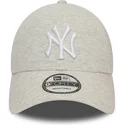 beige-verstellbare-curved-cap-9forty-jersey-essential-der-new-york-yankees-mlb-von-new-era